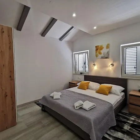 New Nikolina 4 Star Апартаменты *