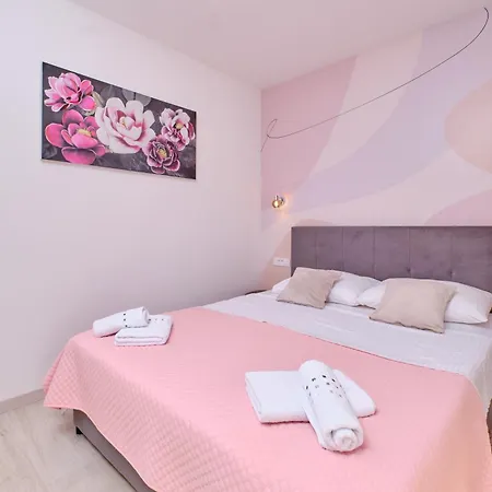 Apartment Nikolina - Luxury With Private Parking, Near Sea Mali Losinj