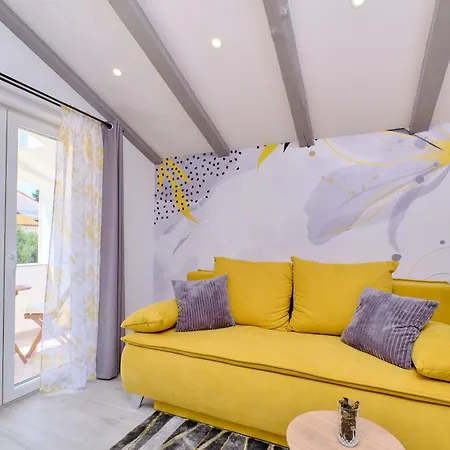 Nikolina - Luxury With Private Parking, Near Sea *