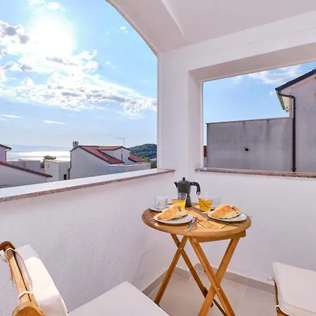 Nikolina - Luxury With Private Parking, Near Sea Apartment