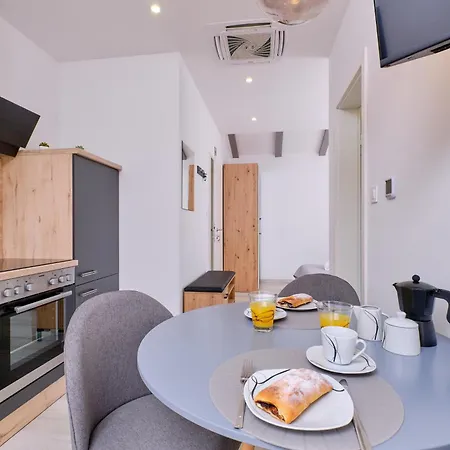 Apartment Nikolina - Luxury With Private Parking, Near Sea
