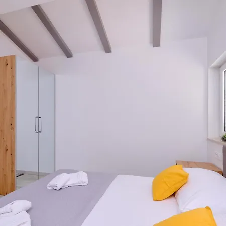 Apartment Nikolina - Luxury With Private Parking, Near Sea *