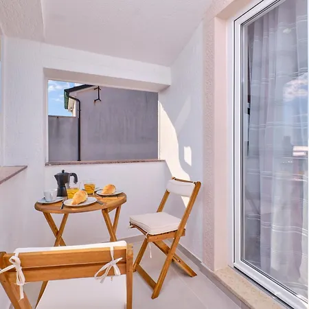 Nikolina - Luxury With Private Parking, Near Sea Apartment Mali Losinj