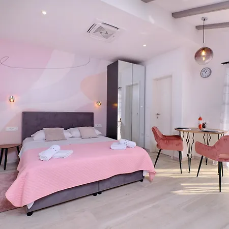 Nikolina - Luxury With Private Parking, Near Sea *