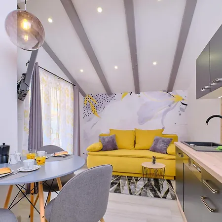 Nikolina - Luxury With Private Parking, Near Sea Apartment