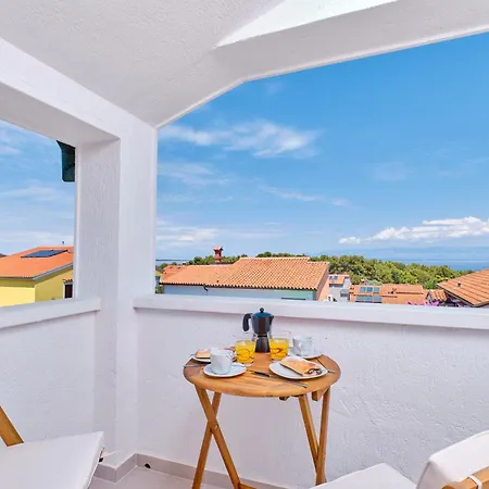 Nikolina - Luxury With Private Parking, Near Sea Apartment *