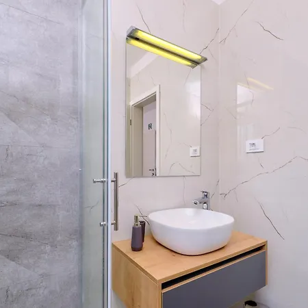 Apartment Nikolina - Luxury With Private Parking, Near Sea *