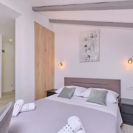 Nikolina - Luxury With Private Parking, Near Sea *