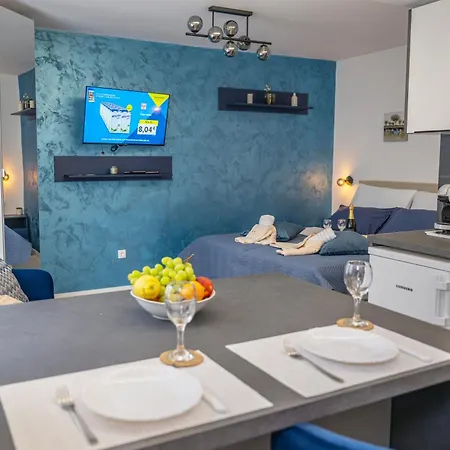 Nikolina - Luxury With Private Parking, Near Sea *
