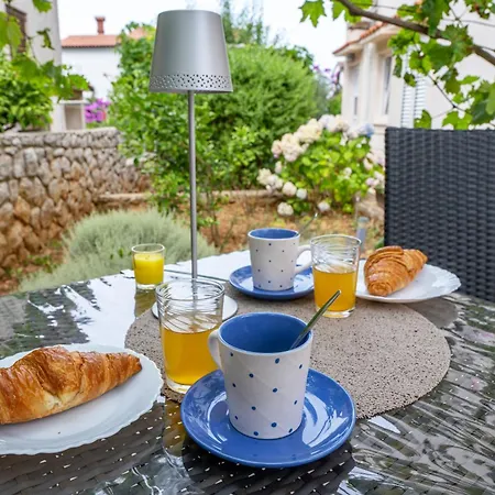 Nikolina - Luxury With Private Parking, Near Sea *