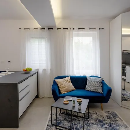 Apartment Nikolina - Luxury With Private Parking, Near Sea