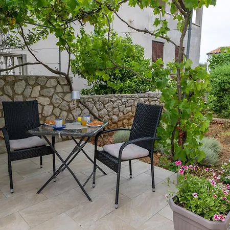 Nikolina - Luxury With Private Parking, Near Sea *