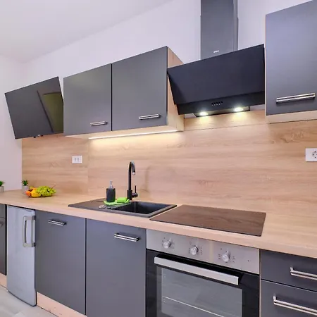 Nikolina - Luxury With Private Parking, Near Sea Mali Lošinj
