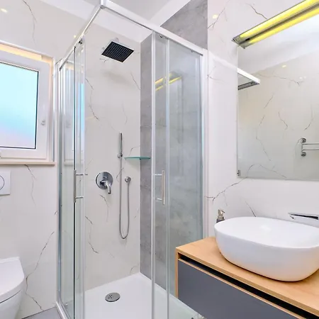 Nikolina - Luxury With Private Parking, Near Sea * Mali Lošinj