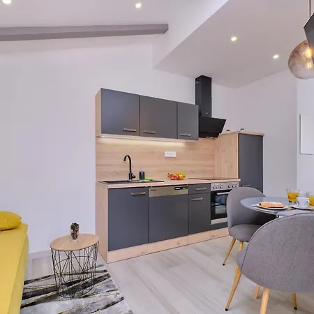 Nikolina - Luxury With Private Parking, Near Sea Mali Lošinj