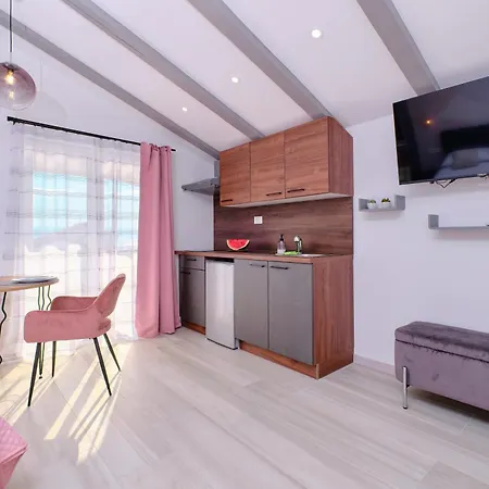 Nikolina - Luxury With Private Parking, Near Sea * Mali Lošinj