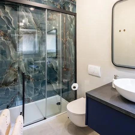 Nikolina - Luxury With Private Parking, Near Sea *
