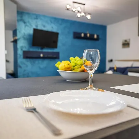 Nikolina - Luxury With Private Parking, Near Sea *