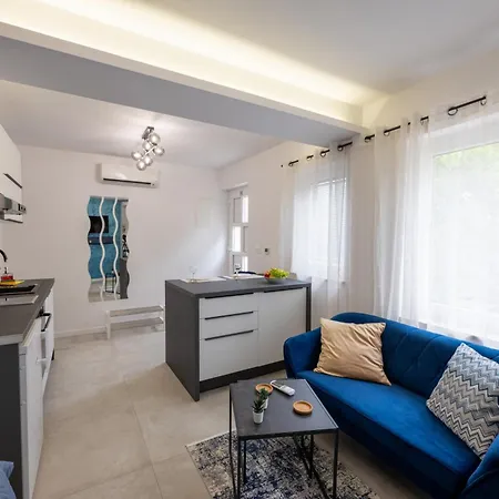 Nikolina - Luxury With Private Parking, Near Sea