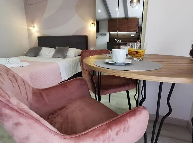 New Nikolina 4 Star Apartment