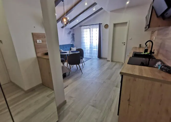 New Nikolina 4 Star Apartment *