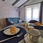 Nikolina - Luxury Studio Apartment With Private Parking, Near Sea Appartement Mali Lošinj